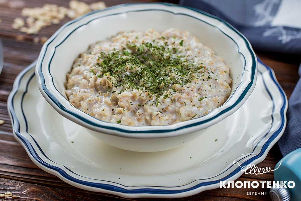 Соленая овсянка с травами: простой рецепт от Евгения Клопотенко